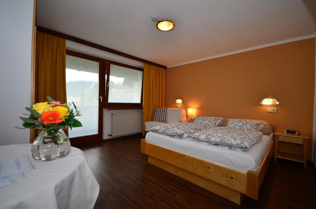 Hotel Haus Bergfrieden Lermoos Pokój zdjęcie